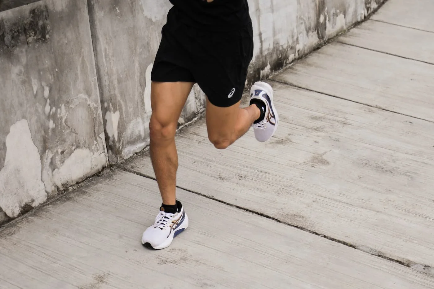 Bryce Chong knee running