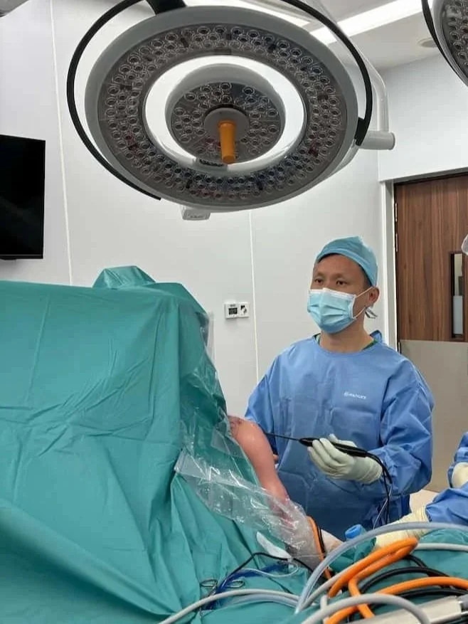 Dr Bryan performing shoulder keyhole surgery
