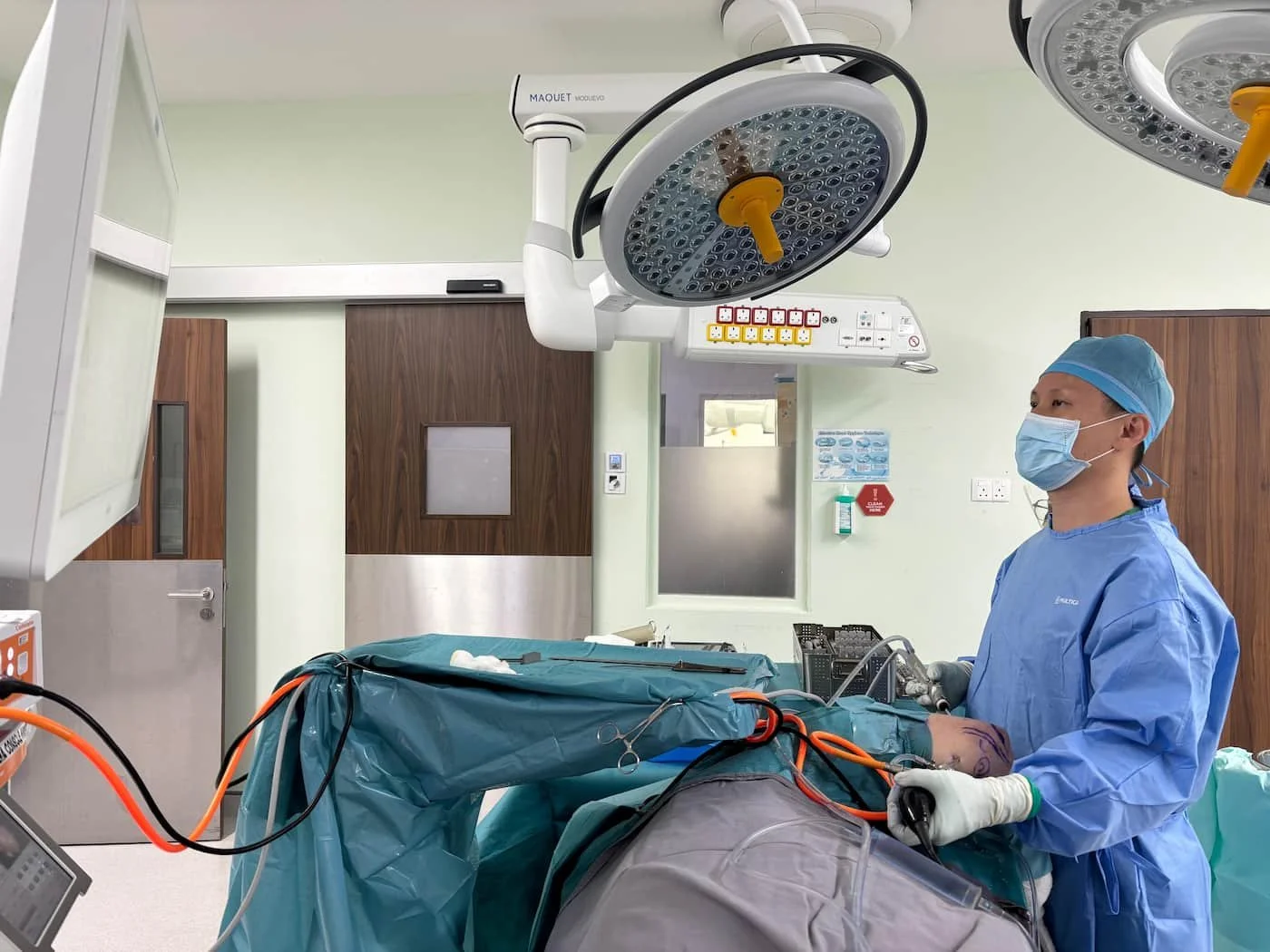 Dr Bryan performing elbow keyhole surgery