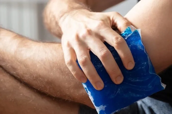 Elbow pain icing