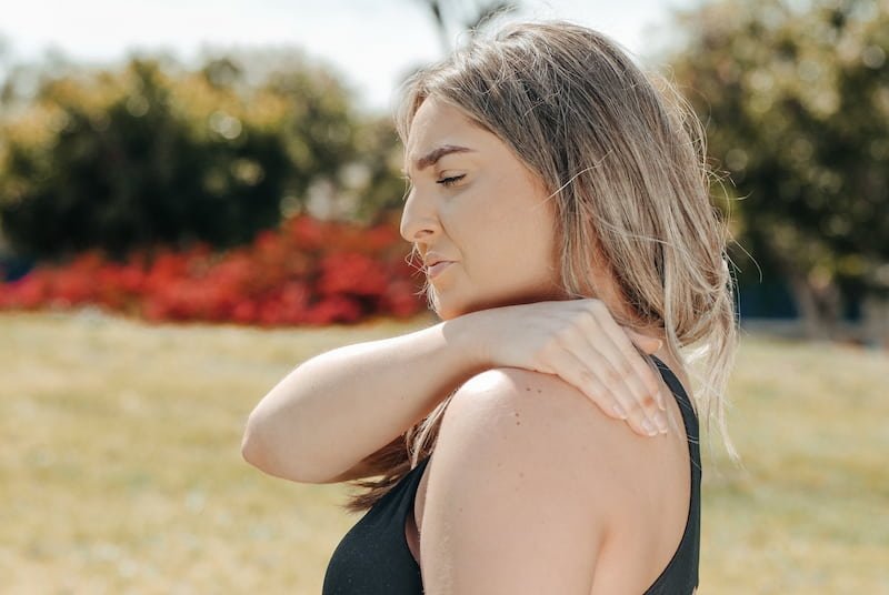 Lady with shoulder back pain